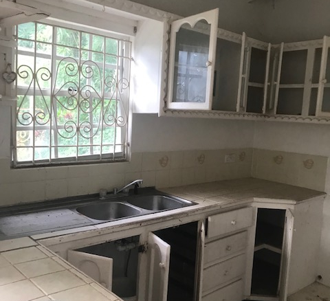FIXER-UPPER 3-BEDROOM, 2-BATH HOUSE FOR SALE AT MONCHY