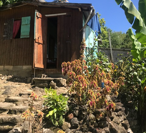 FIXER-UPPER 1-BEDROOM, 1-BATH WOODEN HOUSE FOR SALE AT LA CLERY